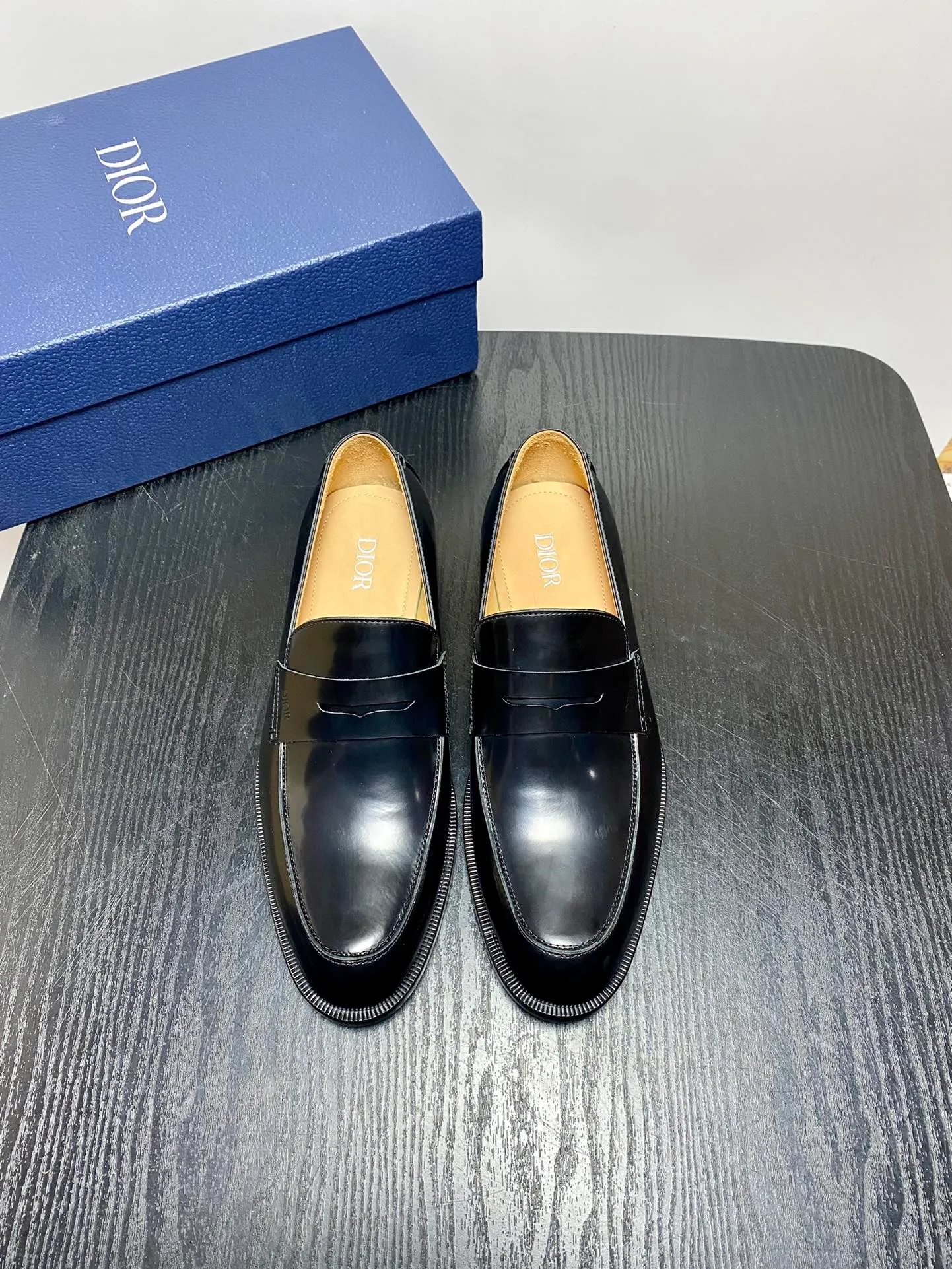 Men's shoes 💰960 Dior Derby shoes | Genuine leather sole formal leather shoes | Carefully crafted with open-edge beaded cowhide | Water-dyed cowhide lining | With classic lace-up closure | Exquisite embossed brand logo on the side | Glossy stacked heel design enhances style | Can be matched with formal or casual looks Size: 39-44 (customized at 38.45.46)